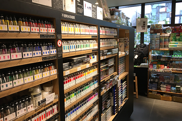 5Fの絵の具売り場