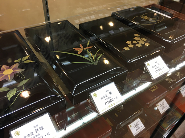 硯箱・こちらも美しい