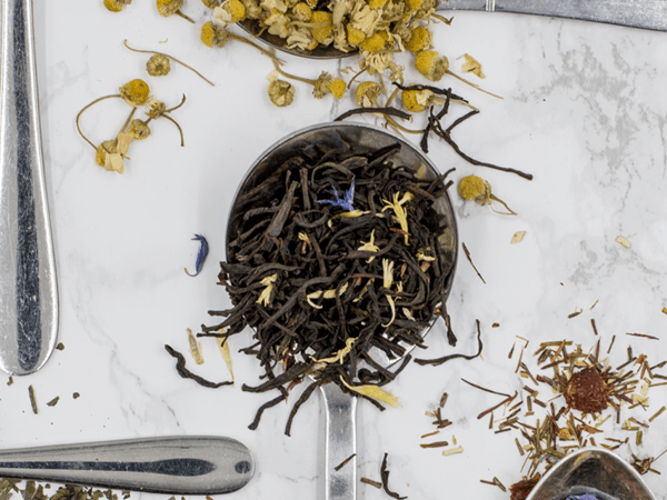 緑茶よりもさらに発酵させた紅茶が作られる